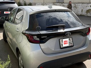 2020 Toyota Yaris IV, серебристый, 1250000 рублей, вид 5