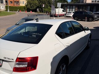 2017 Skoda Octavia III (A7) Рестайлинг, белый, 1000000 рублей, вид 3