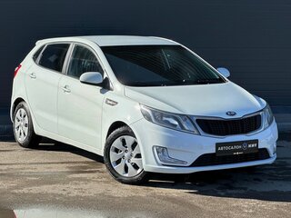 2013 Kia Rio 5-speed III, белый, 690000 рублей, вид 3