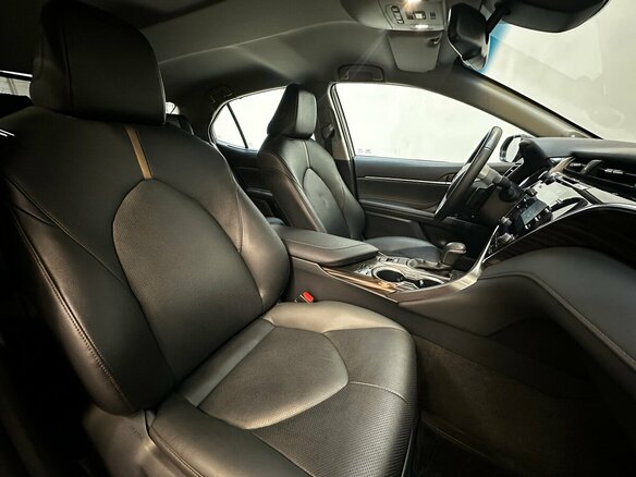 2021 Toyota Camry VIII (XV70), чёрный, 3560000 рублей - вид 13