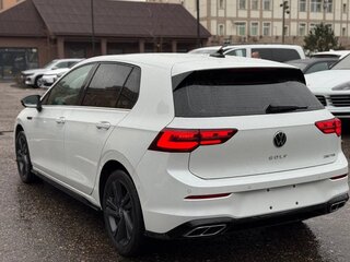 2023 Volkswagen Golf VIII, белый, 1690000 рублей, вид 5
