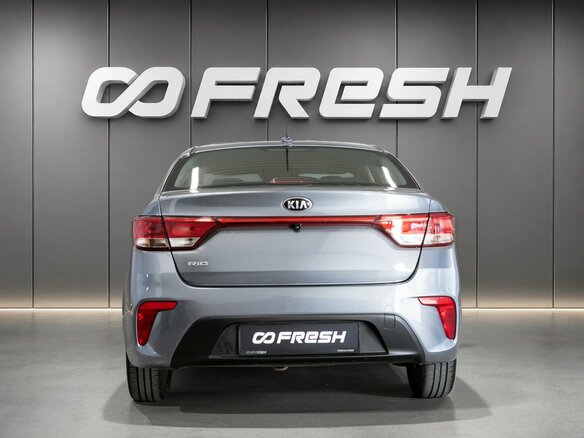 2019 Kia Rio IV, серый, 1520000 рублей - вид 3