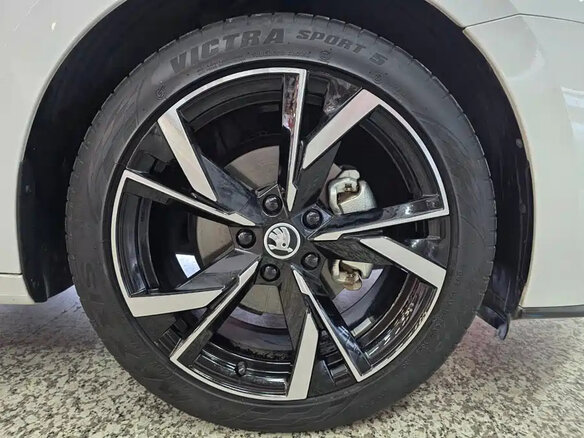2023 Skoda Octavia IV (A8), белый, 2280000 рублей - вид 18