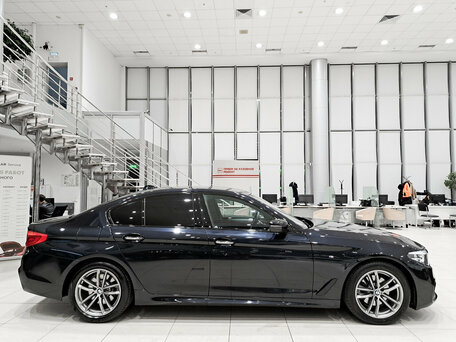 2017 BMW 5 серии 520d xDrive VII (G30/G31/G38), чёрный, 2750000 рублей, вид 4