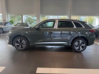 2025 Audi Q5 L III (GU), зелёный, 5640000 рублей, вид 3