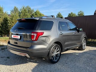 2017 Ford Explorer V Рестайлинг, серый, 2490000 рублей, вид 5