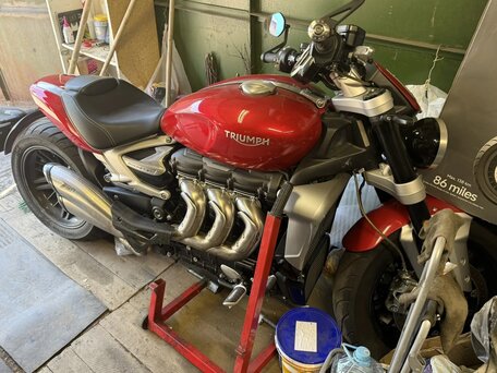 2021 Triumph Rocket 3, красный, 1700000 рублей, вид 5
