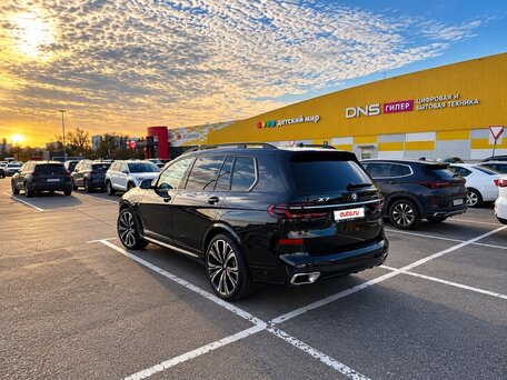 2023 BMW X7 40i I (G07) Рестайлинг, чёрный, 16500000 рублей, вид 5
