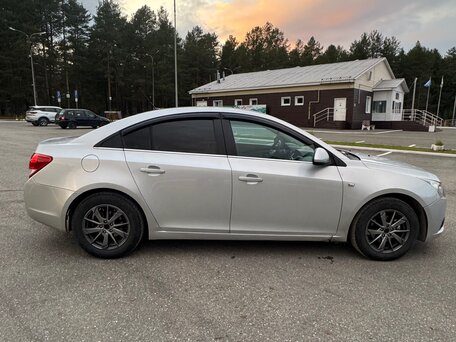 2011 Chevrolet Cruze I, серебристый, 580000 рублей, вид 3