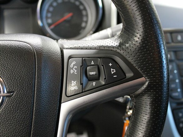2012 Opel Astra GTC J Рестайлинг, белый - вид 13