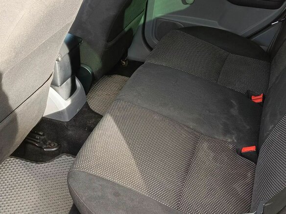 2010 Ford Focus II Рестайлинг, серебристый, 365000 рублей - вид 7