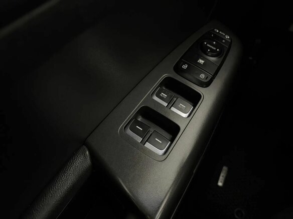 2018 Kia Sportage IV, чёрный, 1840000 рублей - вид 11