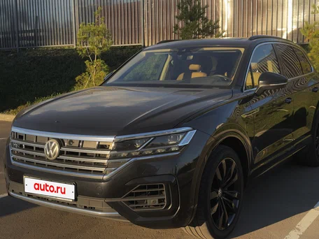 2018 Volkswagen Touareg III, чёрный, 4750000 рублей, вид 1