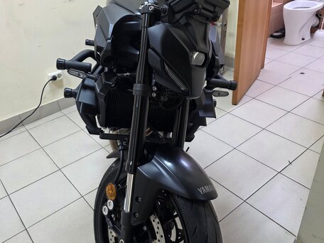 2025 Yamaha MT-07 (FZ-07), чёрный, 1050000 рублей, вид 3