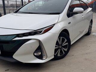 2018 Toyota Prius PHV ZVW52 IV (XW50), белый, 2200000 рублей, вид 3