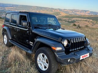 2020 Jeep Wrangler IV (JL), чёрный, 3700000 рублей, вид 3