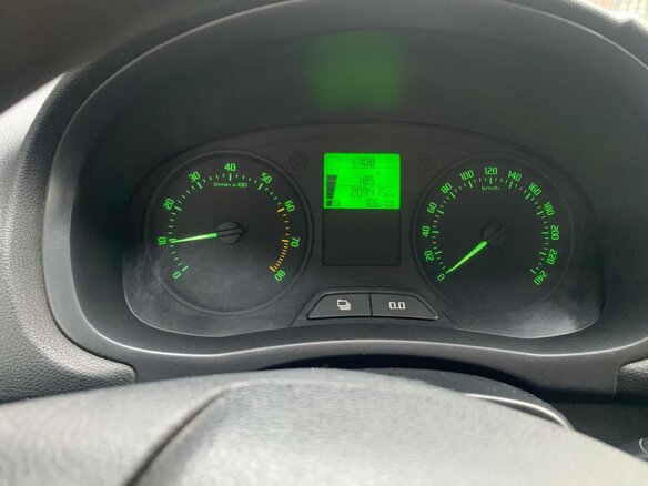2012 Skoda Fabia II Рестайлинг, белый, 270000 рублей - вид 8