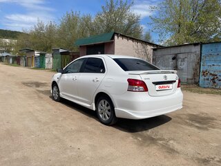 2009 Toyota Yaris II Рестайлинг, белый, 799000 рублей, вид 4