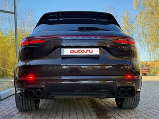 2021 Porsche Cayenne III, коричневый, 6250000 рублей, вид 3