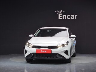 2023 Kia K3 II Рестайлинг, белый, 1452000 рублей, вид 2