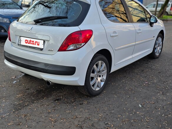 2011 Peugeot 207 I Рестайлинг, белый, 295000 рублей - вид 4