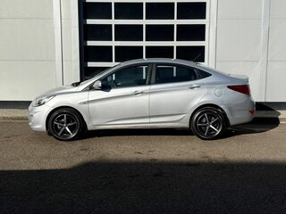 2011 Hyundai Solaris I, серебристый, 600000 рублей, вид 2
