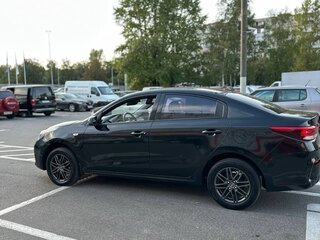 2020 Kia Rio IV, чёрный, 1450000 рублей, вид 4