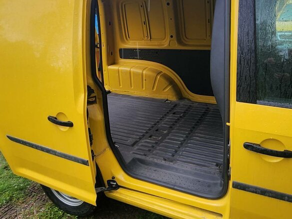 2018 Volkswagen Caddy, жёлтый, 1750000 рублей - вид 5