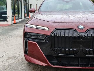 2023 BMW 7 серии 740i VII (G70), красный, 9535000 рублей, вид 2