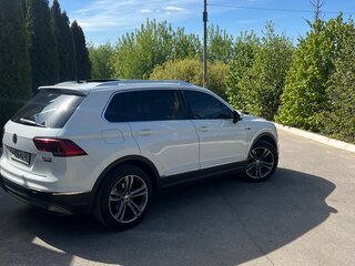 2017 Volkswagen Tiguan II, белый, 2350000 рублей, вид 2