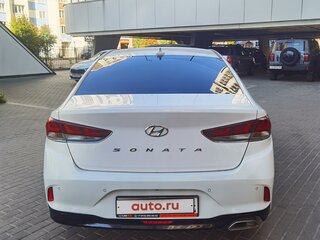 2019 Hyundai Sonata VII (LF) Рестайлинг, белый, 1700000 рублей, вид 3