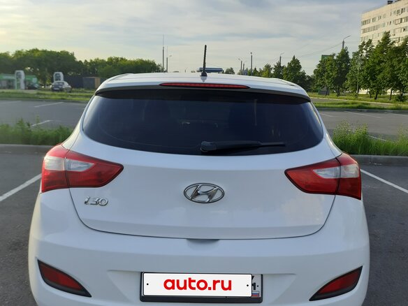 2013 Hyundai i30 II, белый, 800000 рублей - вид 3