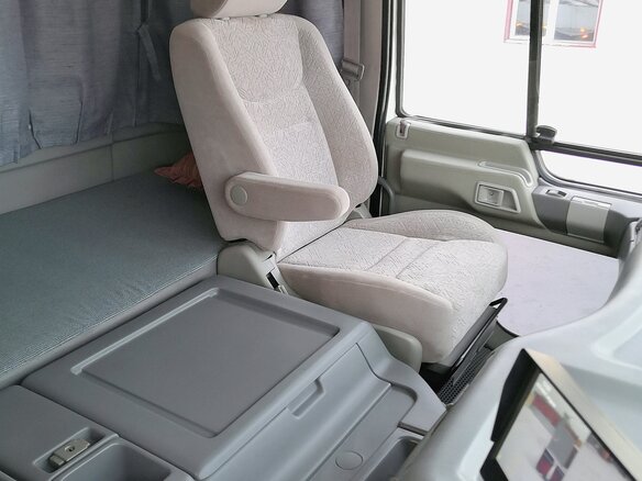 1995 Hino Profia, белый, 6300000 рублей - вид 26