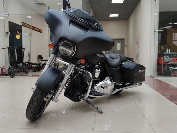 2017 Harley-Davidson Street Glide, чёрный