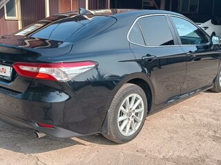 2021 Toyota Camry VIII (XV70) Рестайлинг, чёрный, 2100000 рублей, вид 2