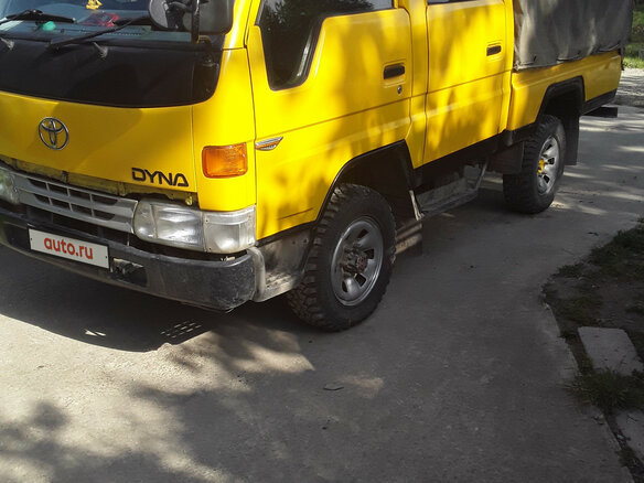 1999 Toyota Dyna, жёлтый