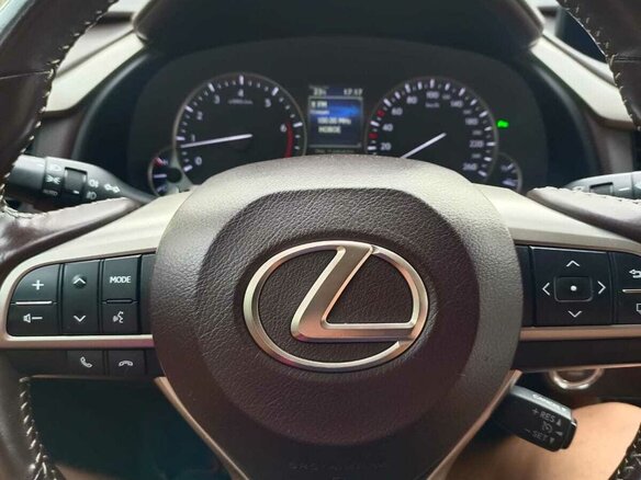2017 Lexus RX 200t IV, серебристый, 4200000 рублей - вид 8