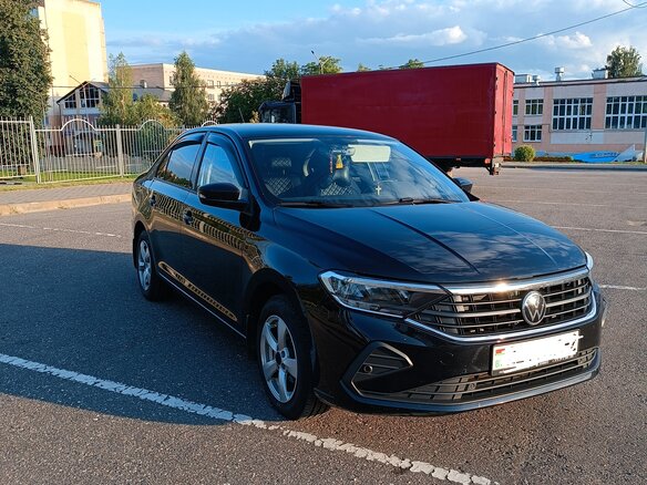 2021 Volkswagen Polo VI, чёрный, 1750000 рублей - вид 2