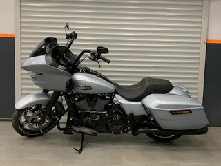 2024 Harley-Davidson Road Glide, серебристый, 3200000 рублей, вид 1