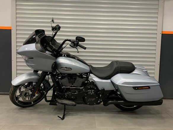 2024 Harley-Davidson Road Glide, серебристый, 3200000 рублей