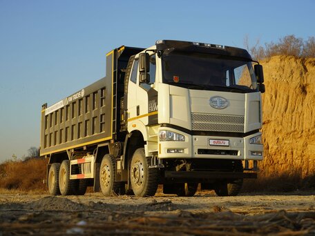 2023 FAW J6 CA3310, чёрный, 8750000 рублей, вид 2