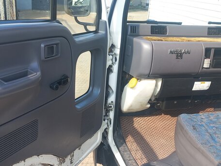 1998 Nissan Atlas, белый, 1000000 рублей, вид 3