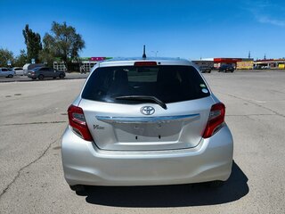 2016 Toyota Vitz III (XP130) Рестайлинг, серый, 760000 рублей, вид 4