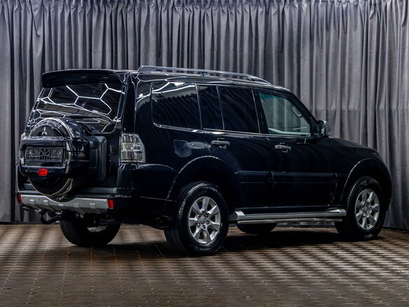 2014 Mitsubishi Pajero IV Рестайлинг 1, чёрный, 1765000 рублей - вид 5