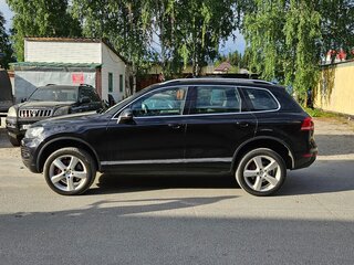 2010 Volkswagen Touareg II, чёрный, 2100000 рублей, вид 2