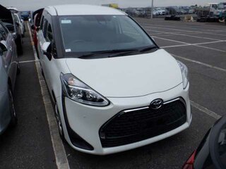 2019 Toyota Sienta II Рестайлинг, белый, 1700000 рублей, вид 1