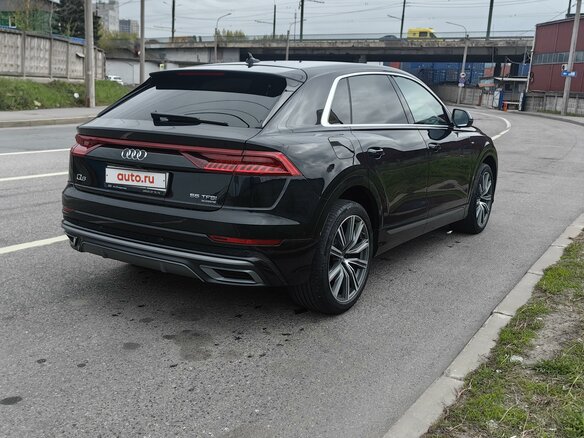 2019 Audi Q8 55 TFSI I (4M), чёрный, 6480000 рублей - вид 4