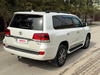 2015 Toyota Land Cruiser 200 Series Рестайлинг 2, белый, 5500000 рублей, вид 4