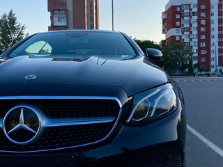 2018 Mercedes-Benz E-Класс 220 d V (W213, S213, C238), чёрный, 2839738 рублей, вид 3