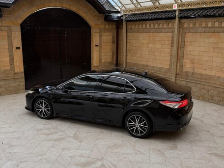 2021 Toyota Camry VIII (XV70) Рестайлинг, чёрный, 3550000 рублей, вид 4